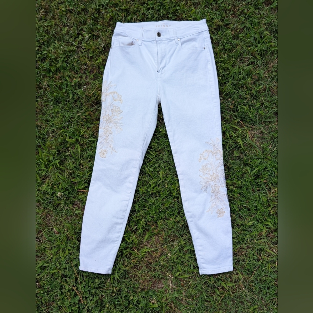 White House Black Market White Skinny Jeans